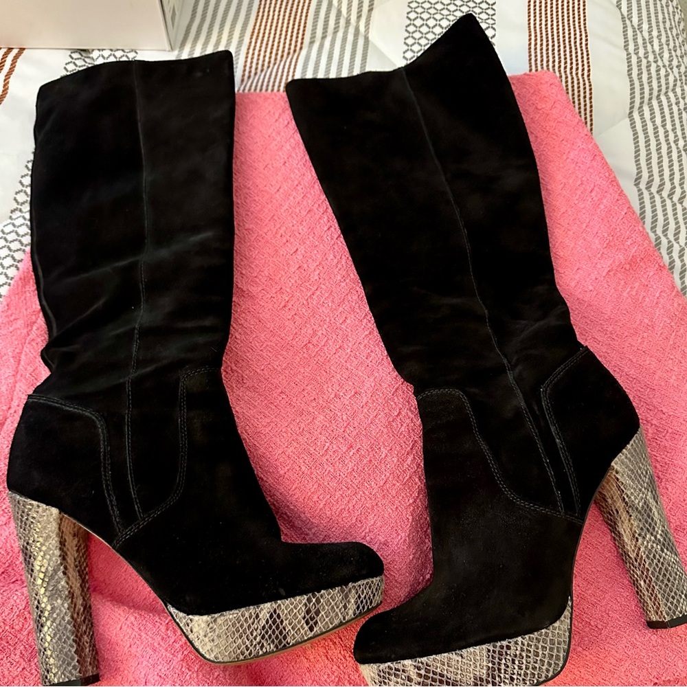 Michael Kors Lesly Black Suede Leather
Knee High Boots Heel sz 7